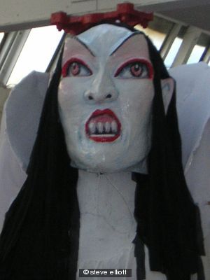 bride of dracula gegant
