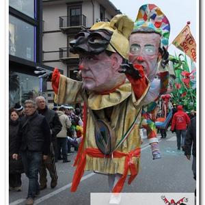 viareggio carnival figure