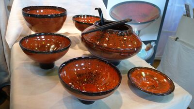 Red glaze bowls