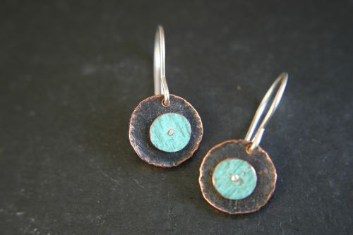 Bk52 round dangly earrings