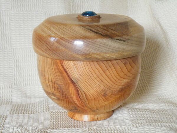 CABOUCHON URN