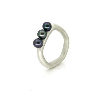 three pearl stacker