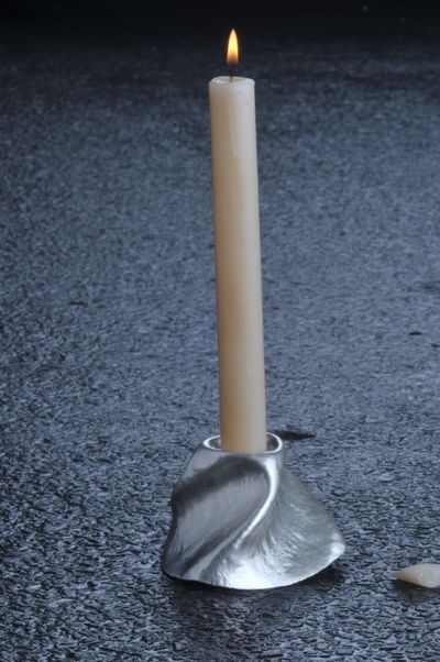 Three-cornered candleholder