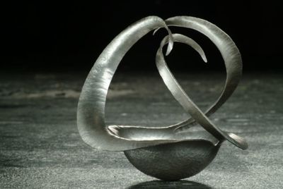 Spiral 3-arm bowl