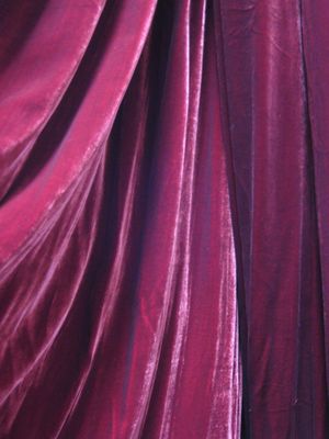 c9148 dusky red silk velvet