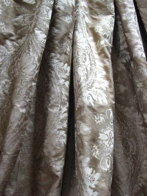 c9352 shiny gold damask