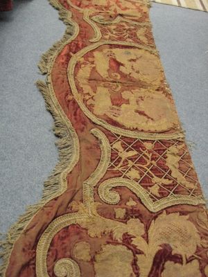 C1905P Worn Rust Velvet with Antique Applique Pelmet