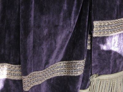 c9211-purple velvet/gold braid