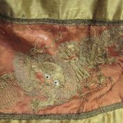C5845 Detail Gold Silk Chinese Runner
