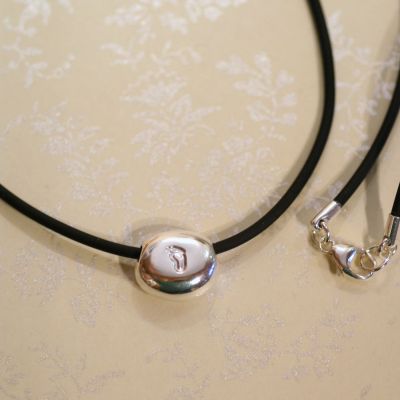 Sands 11 Unisex Footprint Necklace £48