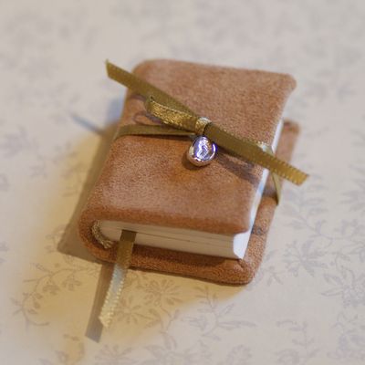 Sands 12 Tiny Book With Silver Footprint £18