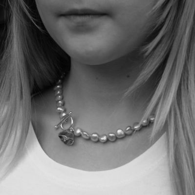 Shell Oyster and Large Pearl Necklace £87