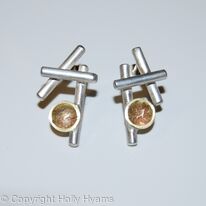 dash.dot stud earrings